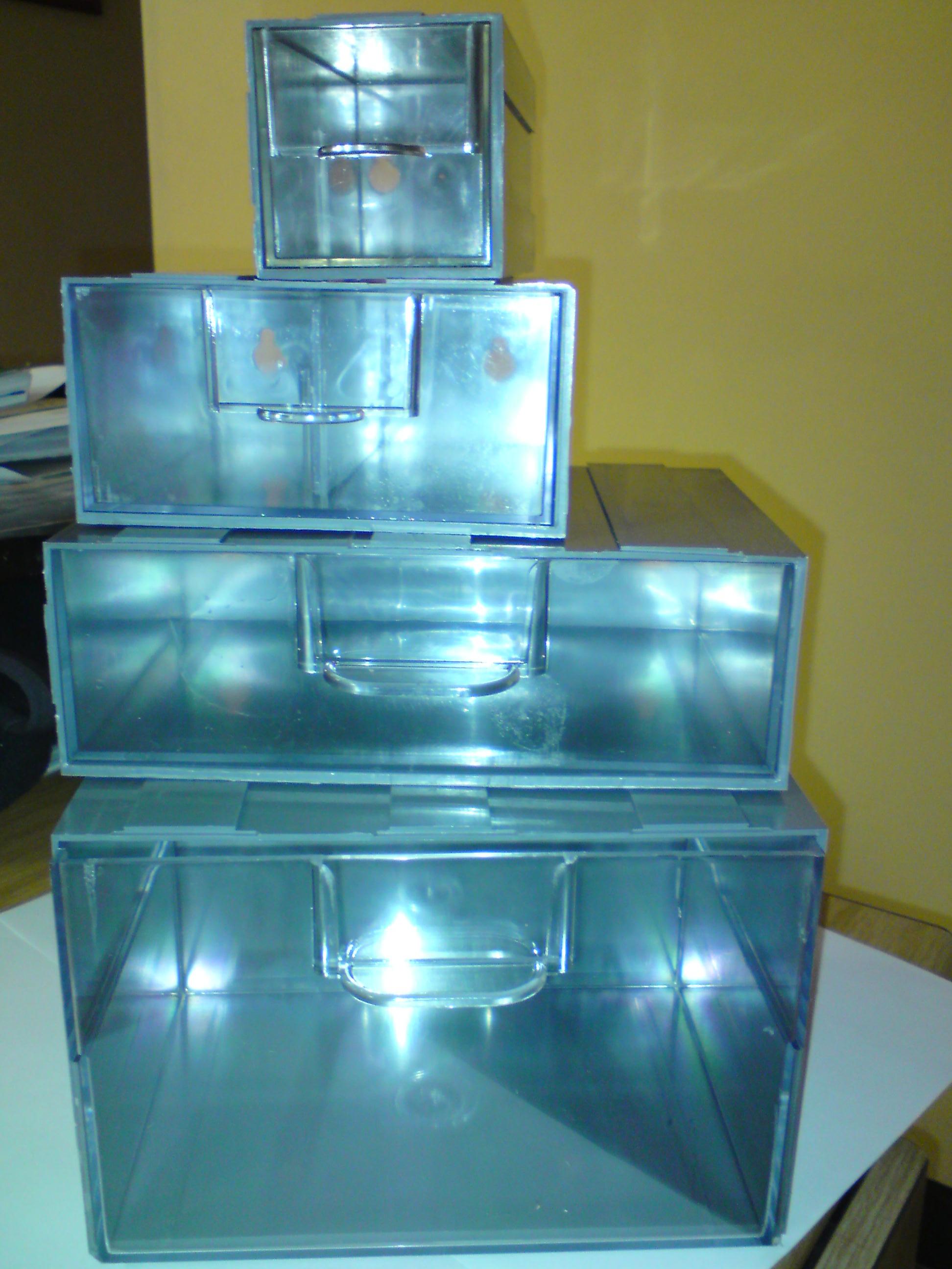 Inter-stack boxes